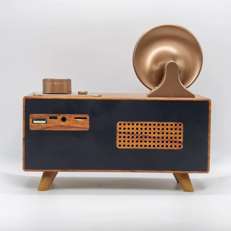 стари радио мини мали дрвени дизајн у ретро винтаге стилу